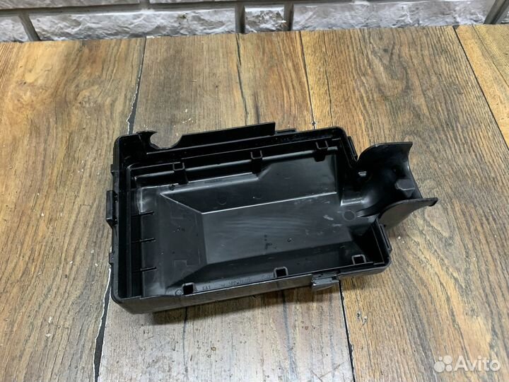 Infiniti M25/Q70 Крышка блока предохранителей