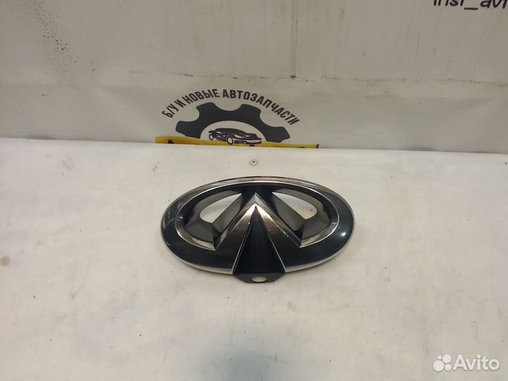 Эмблема решотки радиатора infiniti QX80