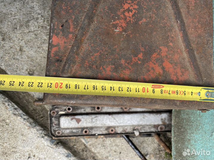 Ящик для инструмента железный