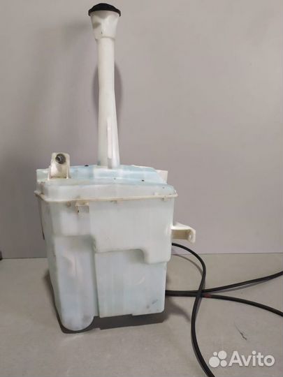 Бачок омывателя Toyota Corolla 2011