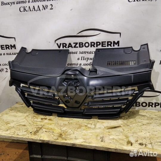 Решетка радиатора Renault Logan