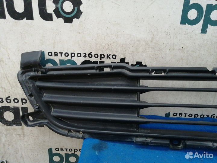 Решетка переднего бампера 6402A233 Mitsubishi