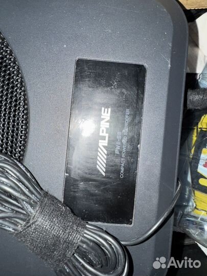 Активный сабвуфер под сиденье alpine