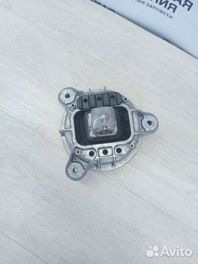 Подушка крепления двигателя левая BMW 7 F01/F02