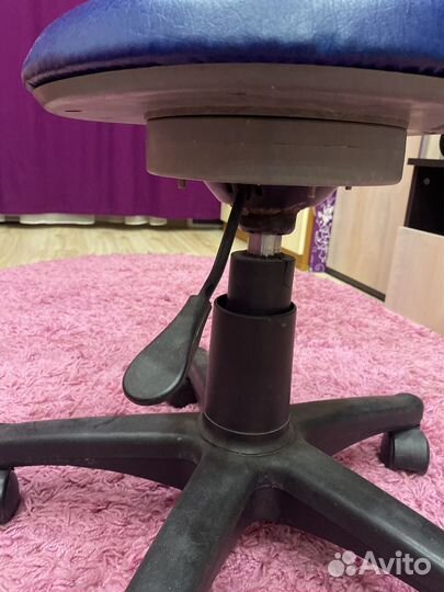 Стул на колесиках со спинкой