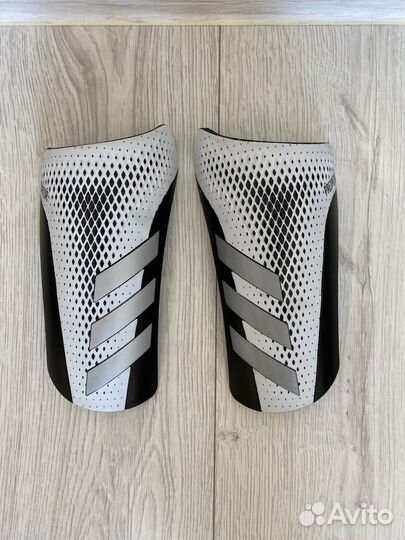 Щитки футбольные