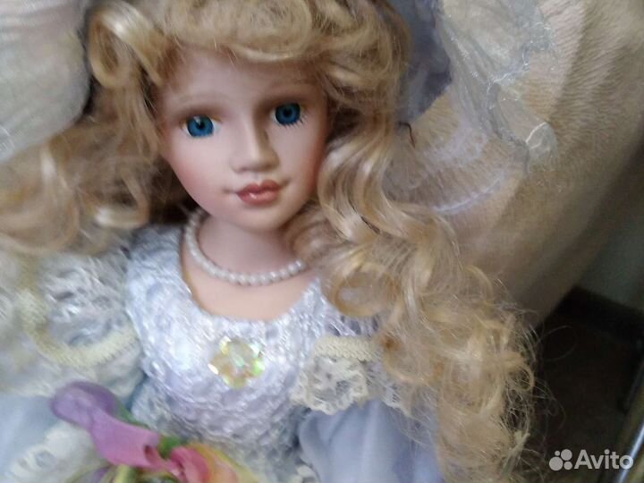 Кукла фарфоровая коллекционная