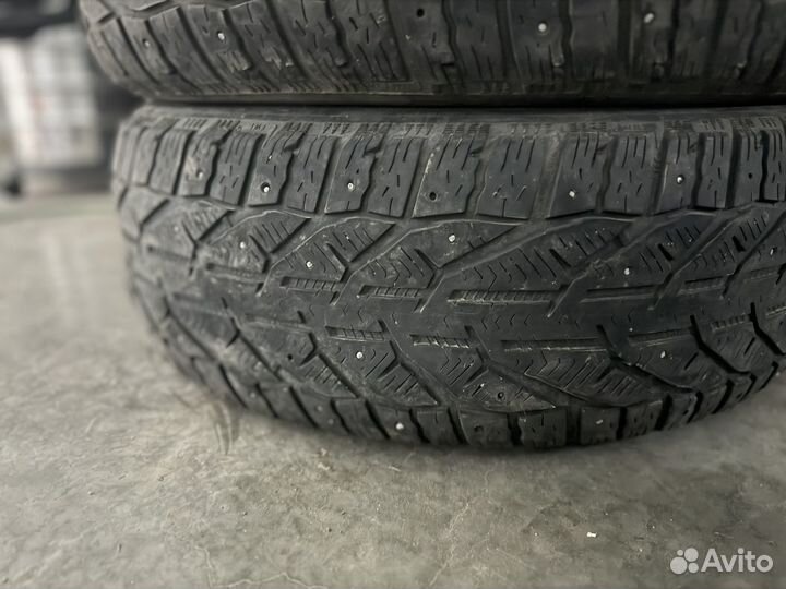 Tigar Ice 215/55 R17