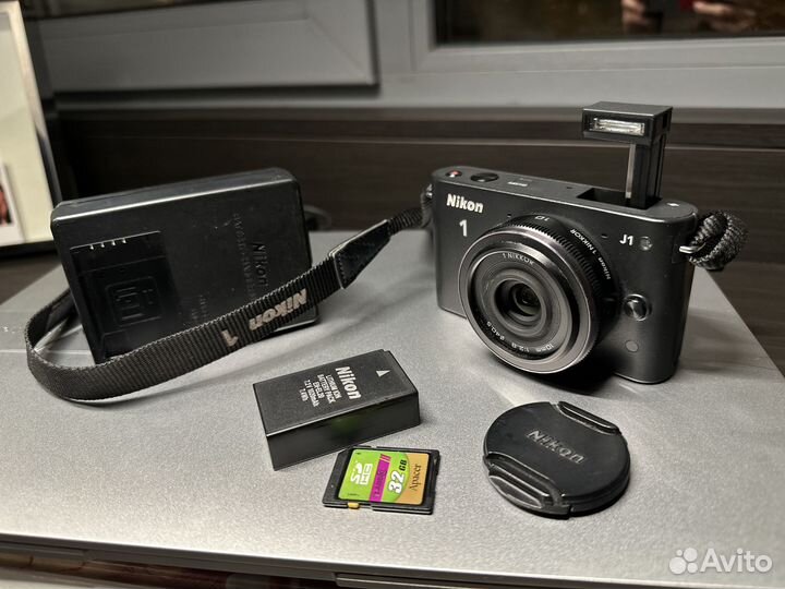 Цифровой фотоаппарат Nikon1 J1