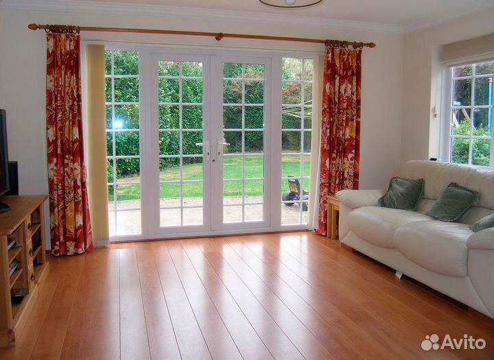 Пластиковый витраж 3м-2м7см выход на терассу