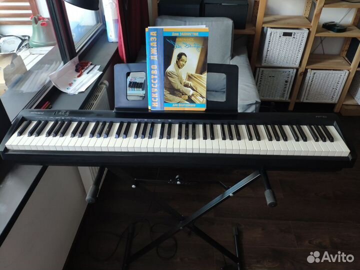 Roland FP 10 цифровое фортепиано со стойкой