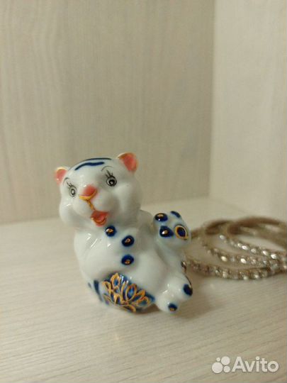 Сувенир статуэтка