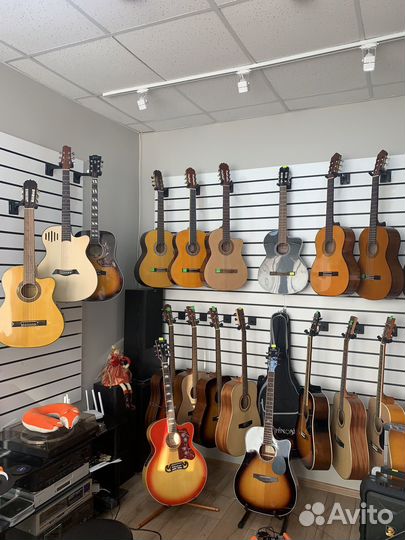 Акустическая гитара Baton Rouge широкий гриф