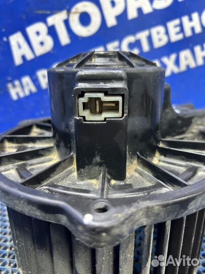 Моторчик печки Kia Rio 2 хэтчбек 2010