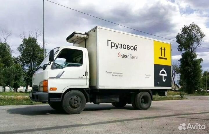 Водитель на личном грузовом автомобили