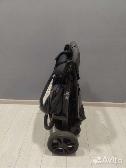 Прогулочная коляска joie litetrax 4