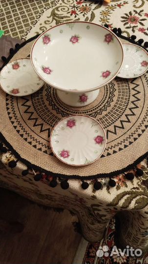 Конфетница на ножке