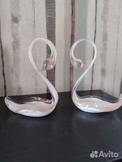 Лебеди. Цветное стекло