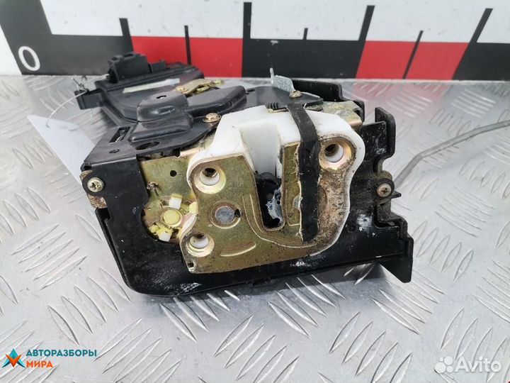 Замок двери передней правой Mazda 6 GG 2005