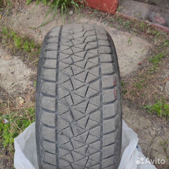 Bridgestone Blizzak DM-V1 255/50 R20