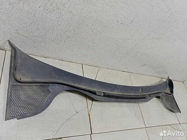 Водосток лобового стекла (жабо)