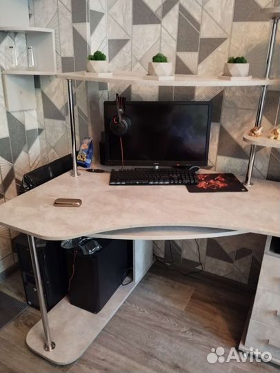 Компьютерный стол