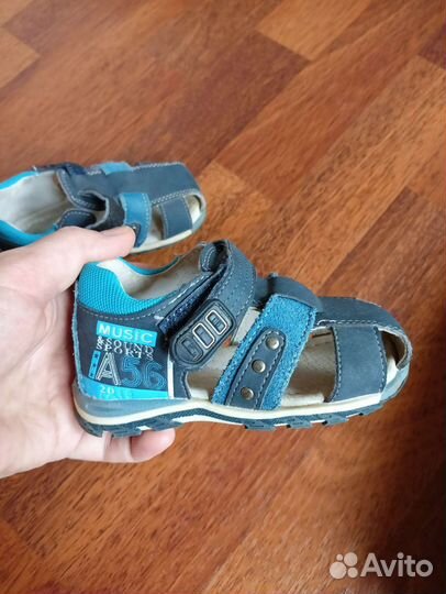 Сандали на малыша