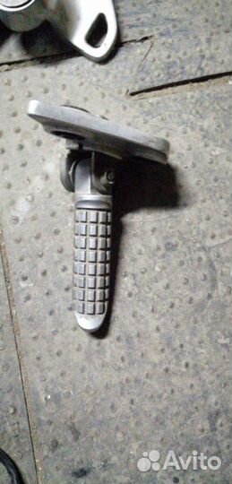 Правый водительский кронштейн на Yamaha TDM-2