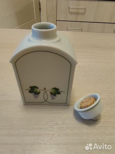 Чайница фарфоровая