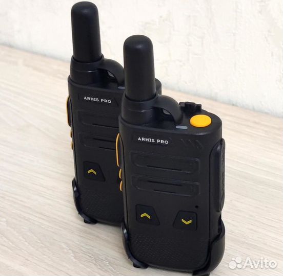 Рация-радиостанция в комплекте с наушниками