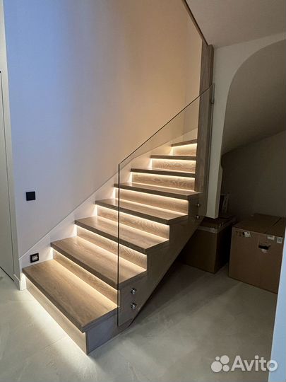 Ограждение лестницы из стекла