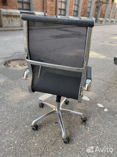 Офисное кресло