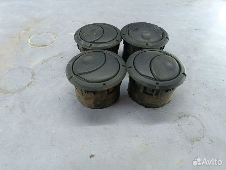 Дефлектор воздушный Renault Logan 1