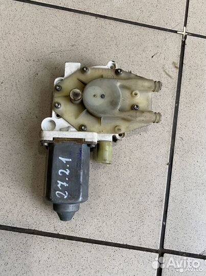 Моторчик стеклоподъемника передний правый BMW E39