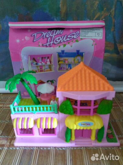 Кукольный домик с мебелью