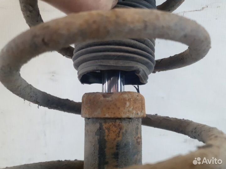 Амортизатор задний левый Hyundai Elantra седан