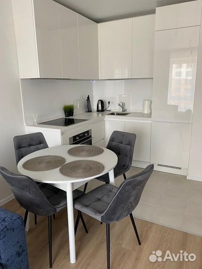 Кухня на заказ под потолок