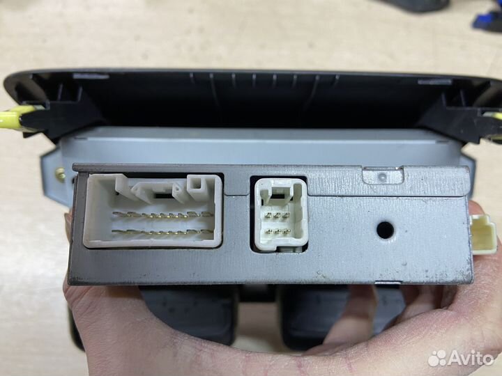 Дисплей мультифункциональный Toyota Avensis 250