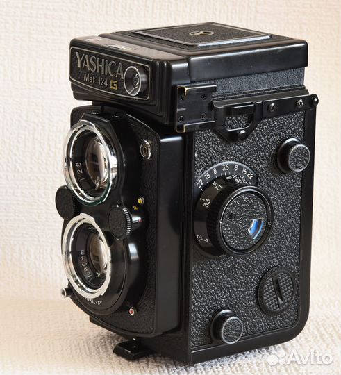 Yashica MAT 124G