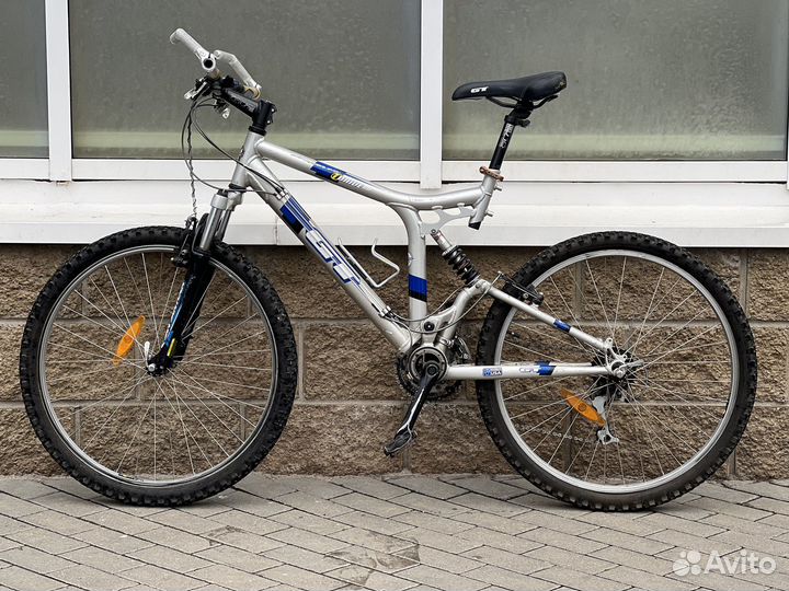 Горный велосипед gt двухподвес