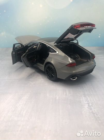 Модель автомобиля ауди rs7 audi RS7