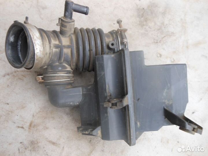 Корпус воздуш. фильтра с гофрой Nissan Sunny B15