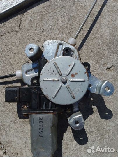 Левый стеклоподъёмник lancer 9