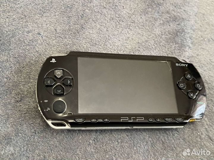 Игровая приставка Sony PSP 1008 с чехлом PlayGear