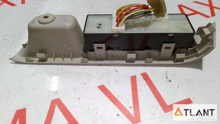 Пульт стеклоподъемника правая nissan cube