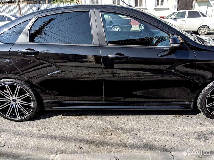 Пластиковые пороги и сплитер на Лада Веста