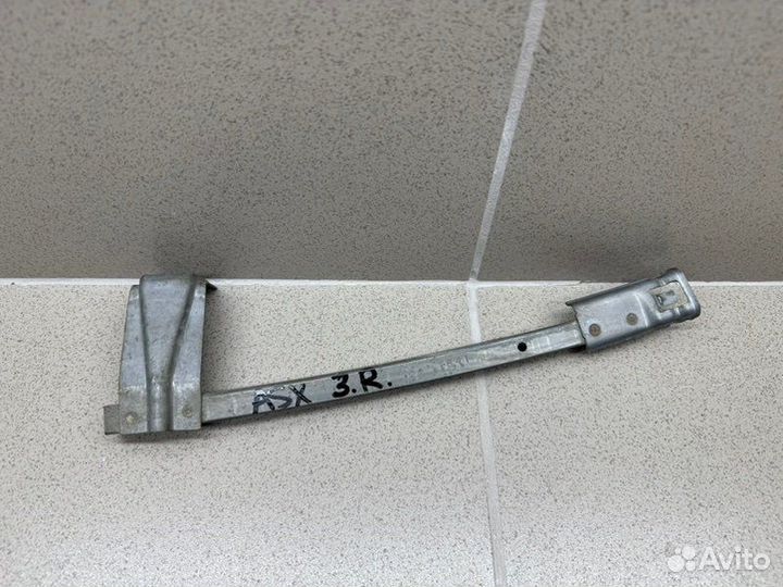 Направляющая стекла двери задняя правая Mitsubishi