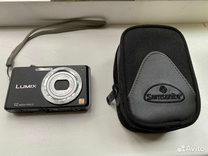 Компактный фотоаппарат lumix