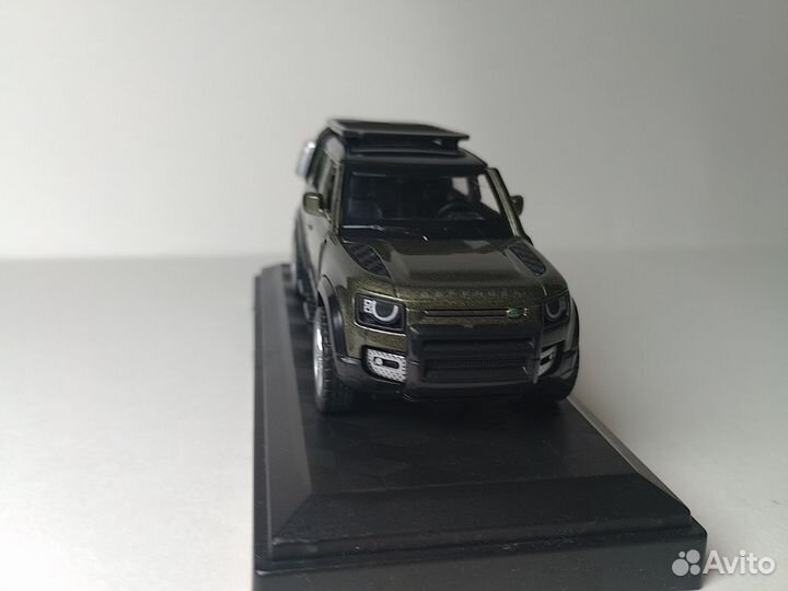 Land Rover Defender 1:43
