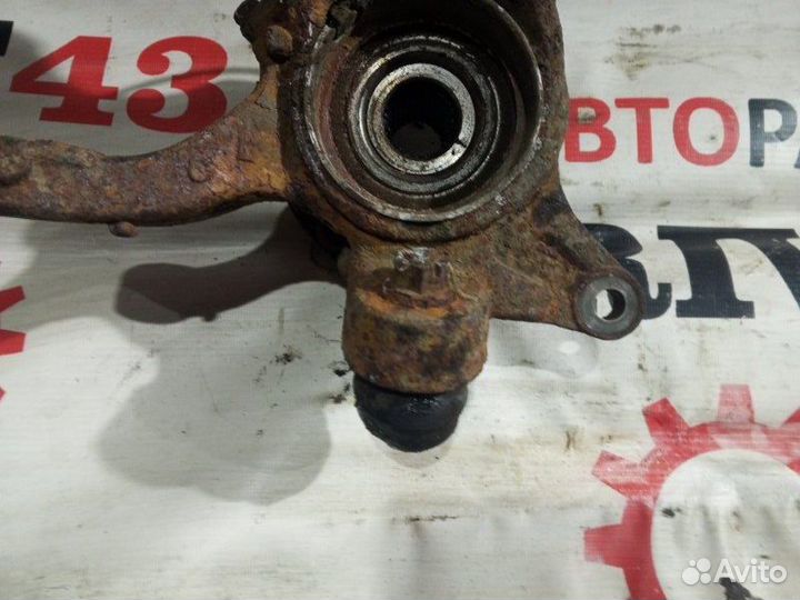 Кулак поворотный со ступицей передний левый Toyota